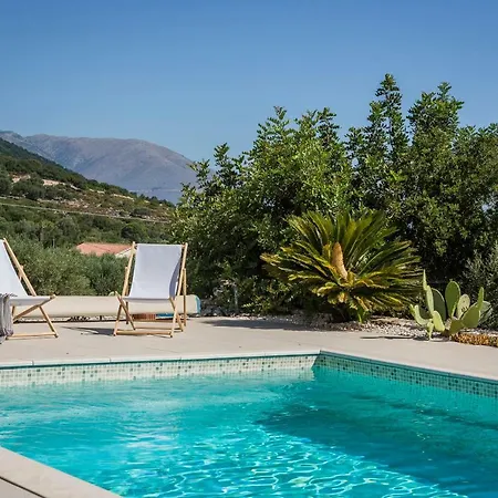 Agapi Mou Karavomylos